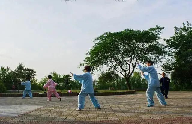 肠胃|便秘的“诱因”已找到!提醒你:三类食物,再喜欢也尽量少碰