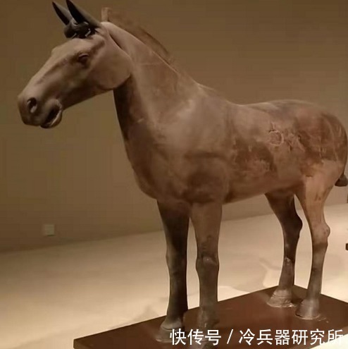 光秦兵俑有绿脸,马俑涂装也走结合风?秦始皇手办比唐三彩更精彩