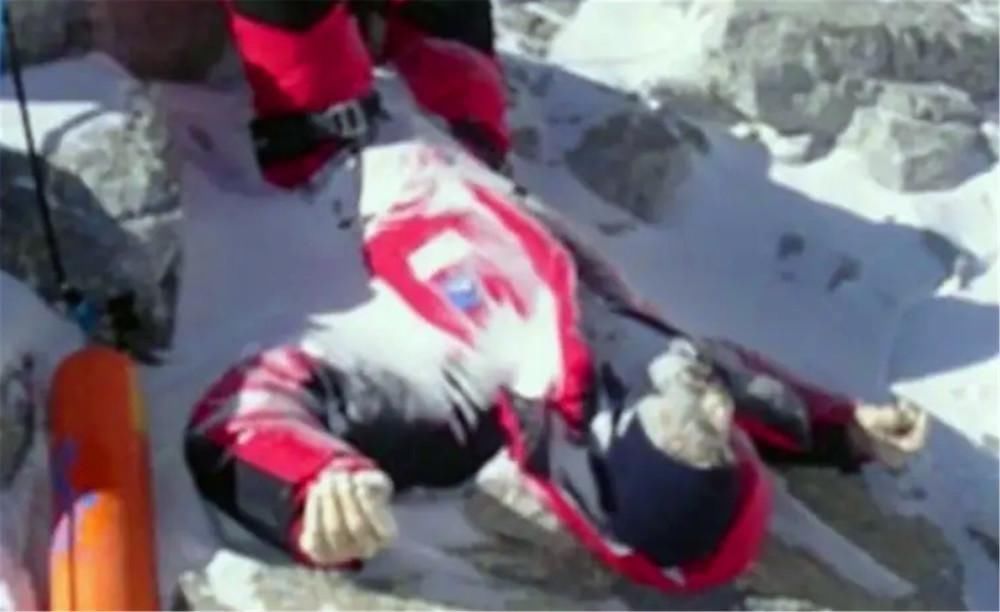 泰山|珠峰上的“绿靴子”:23年间数无数人经过,为何无一人过问?