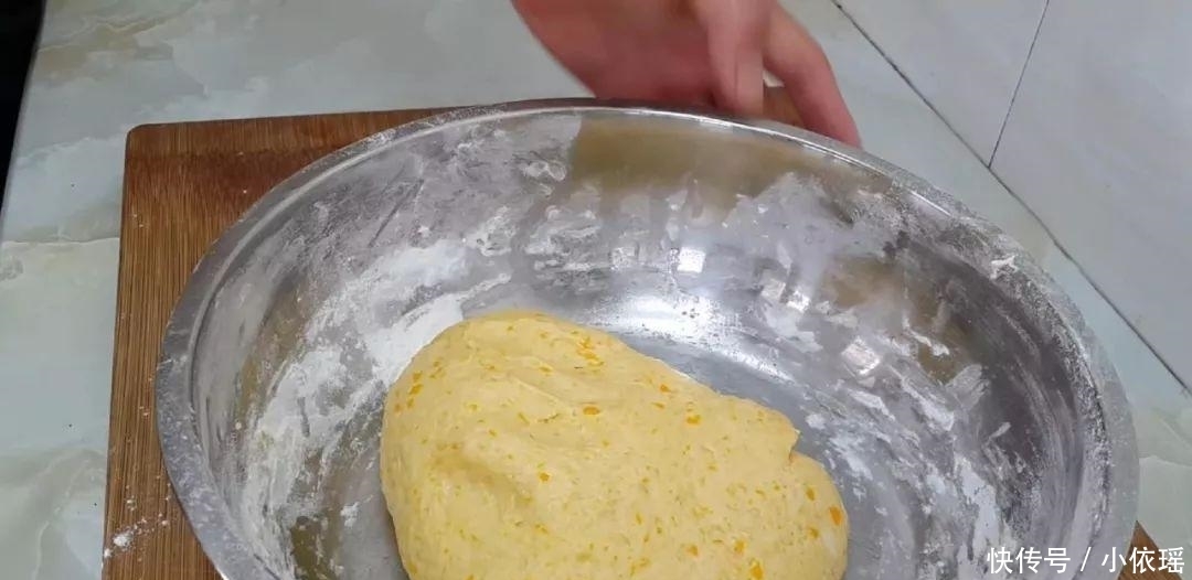 好吃|半个南瓜, 一斤面粉, 筷子一搅, 做出来比鸡米花都好吃, 越吃越香