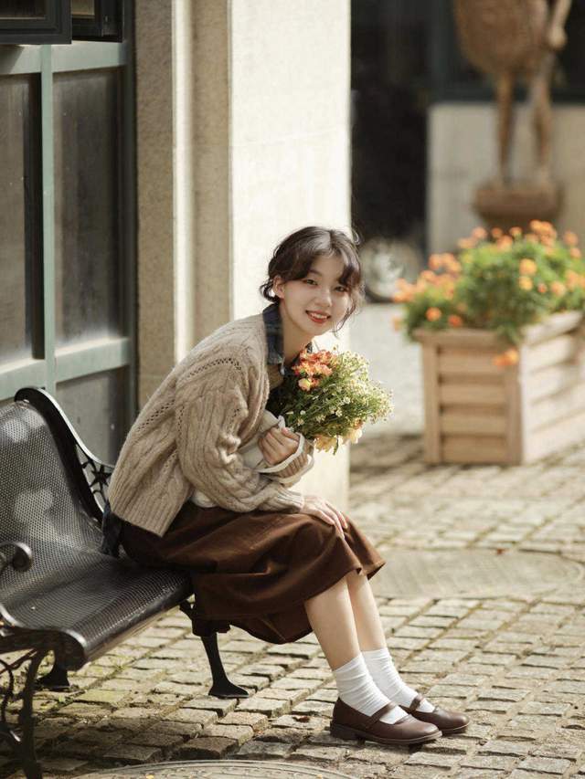 打开方式|秋天正确的打开方式,针织衫的温柔少不了,可以尝试这样搭超好看