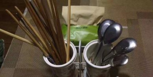 “筷子头”洗完后，应该朝下还是朝上放好多家庭做错，细菌滋生