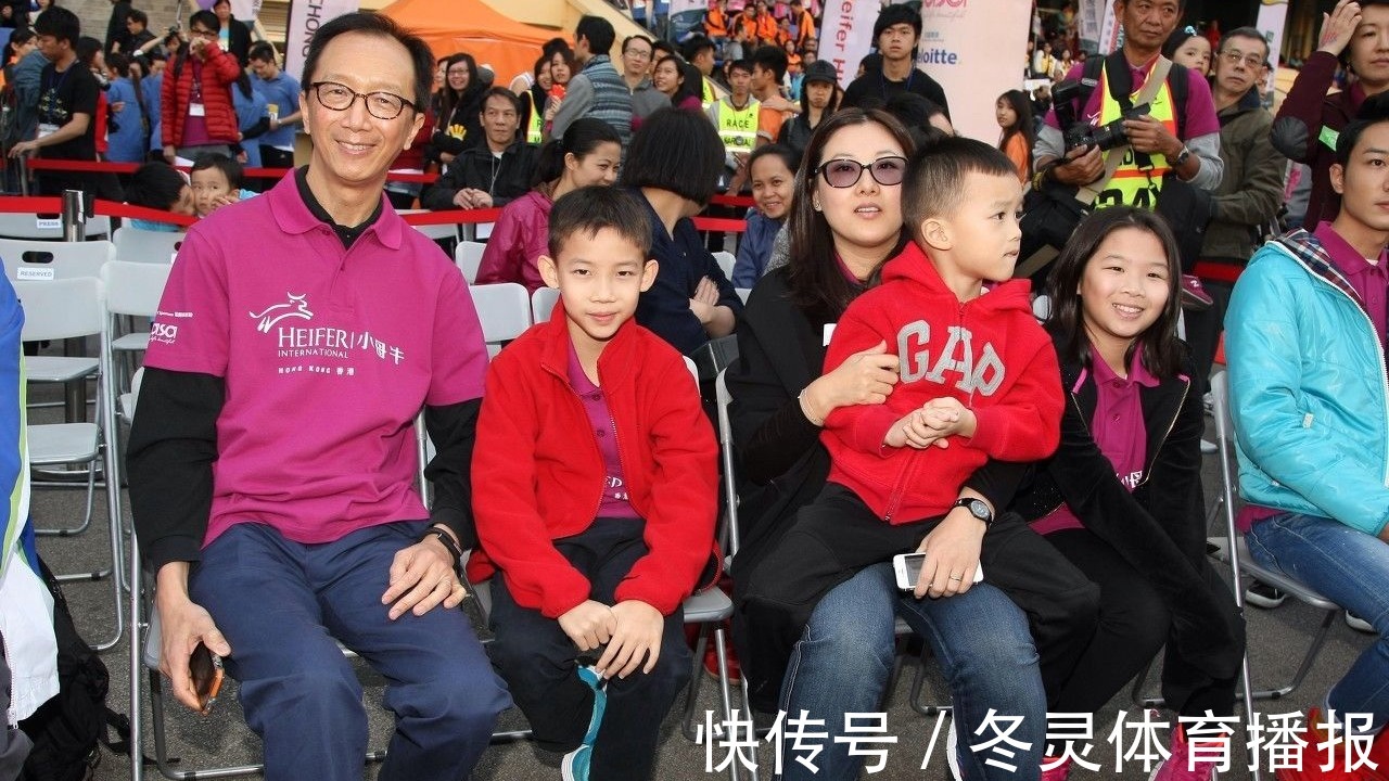 后半辈子|41岁伏明霞太拼了!婚后5年连生3子,如今老公近70岁仍想要4胎