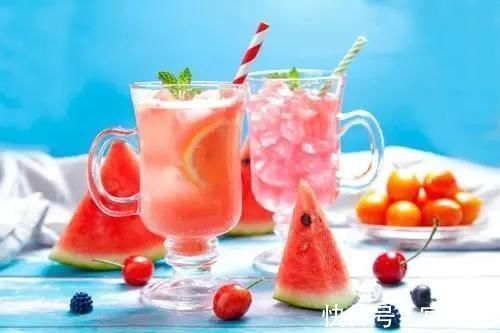 胀气|晚上吃苹果会伤胃吗?医生建议:到晚上,这4种食物尽量不要吃