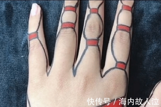 美术生@美术生画“手指被勒妆”,原以为是瞎画,看见成品:隔着屏幕都疼!