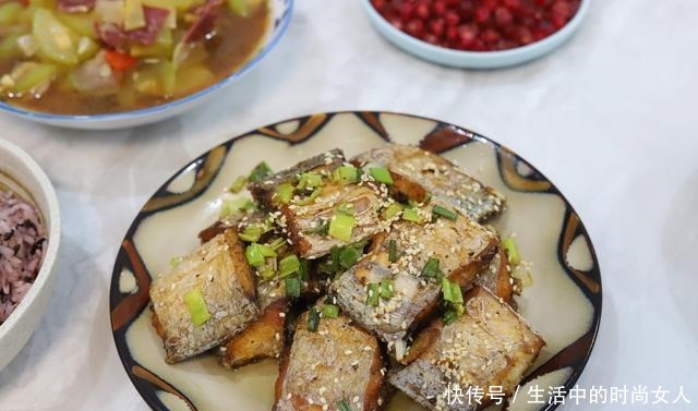 带鱼|花一个小时给初中生准备午餐,简单可口有食欲,比学校的营养餐强