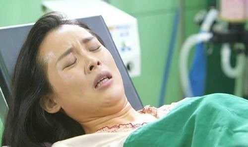 分娩|“医生,能别用产钳吗?”产妇忍痛换跪姿分娩,为母则刚很感人