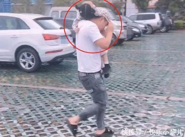 孩子|“不靠谱奶爸”走红，拿女儿当雨伞，女儿：承受这年纪不该承受的