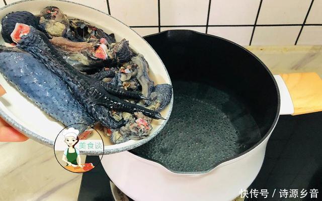 虫草花乌鸡|冷天,此肉女人要多吃,比牛肉羊肉强,煮汤鲜甜营养,冬天不怕冷