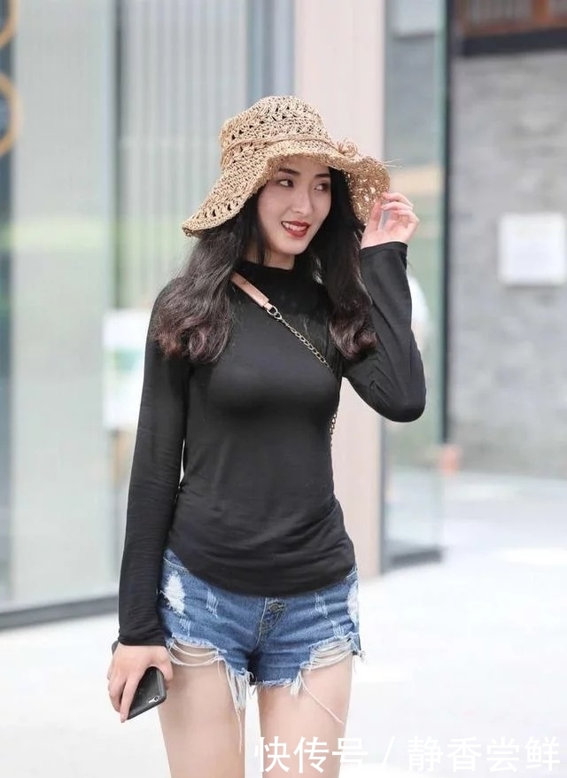 个性|街拍:小姐姐时尚美丽动人,搭配有致漂亮个性备受关注!