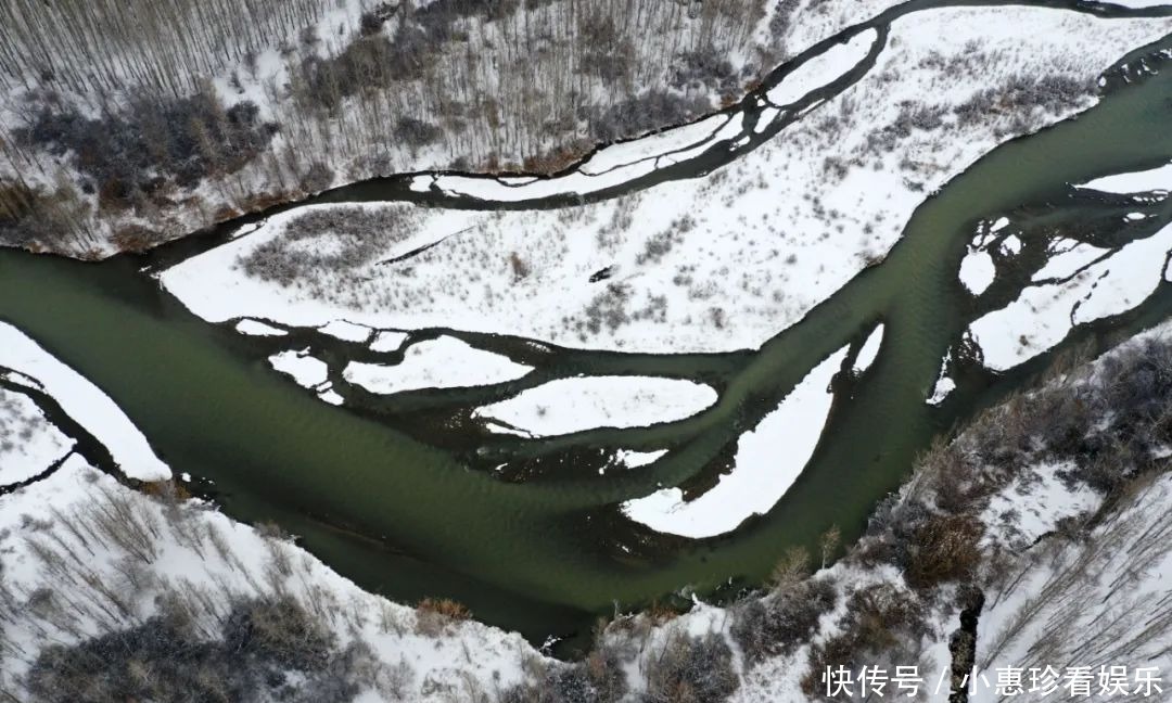 水墨画|雪后的博尔塔拉河谷，美如水墨画