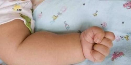 生病|1个月宝宝因病离世,小手一直“紧握”,妈妈掰开后痛彻心扉