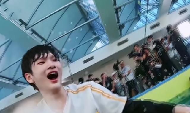 奔跑吧兄弟|染头发不能上跑男看到周震南的处理方法,意外解锁新潮流