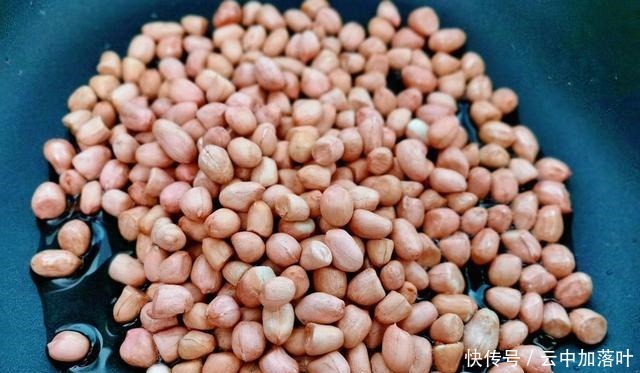 炸花生米,不能急,“牢记1步多加2物”,放7天也不回潮