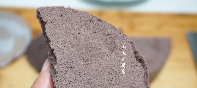 孩子超喜欢吃这款蛋糕，不用面粉就能做，健康又简单，比买的还香