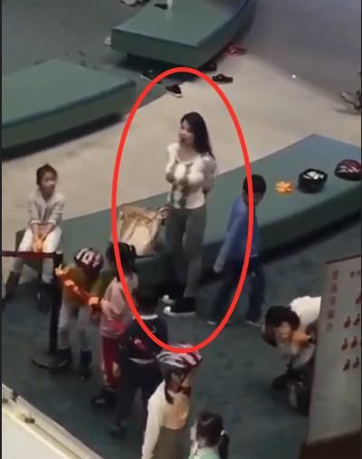 幼儿园|爸爸一反常态每天抢着接送孩子，宝妈知道真相，有想打自己老公的冲动！