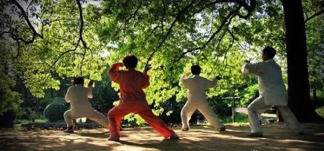 泡脚|老年人养生5大误区，必须注意！老人养生记住4个黄金时段