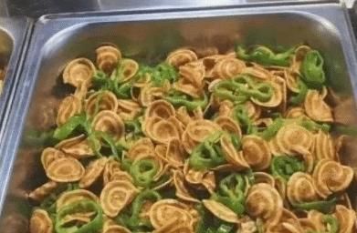 还行|食堂大妈被“逼出”坚强?青椒炒火龙果可还行,图4竟成女生最爱