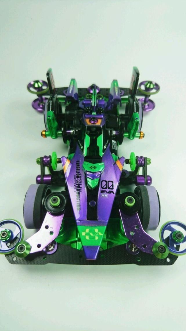 移植|模玩控:没电后跑到“更快”?EVA初号机样式四驱车模型