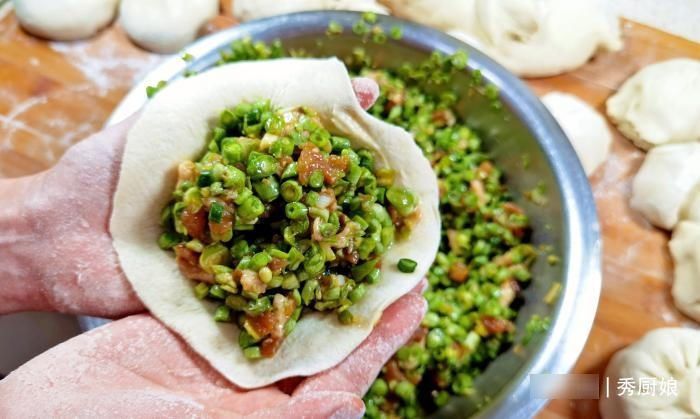入秋后,黄瓜茄子靠边站,抓紧吃此菜,蒸包子吃鲜嫩营养,特别香