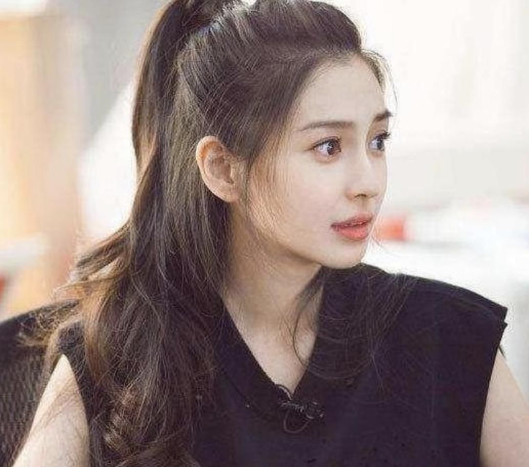 丸子头已经过时啦，今年流行男女通吃的苹果头，时髦减龄还方便