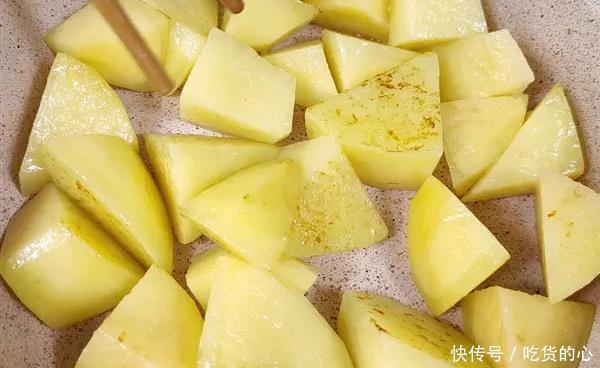 口感|酸甜可口的糖醋土豆,食材便宜,做起来简单,口感甜而不腻