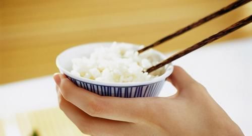 血液粘稠|善意提醒:想要控制血糖,饮食中应该少吃三种食物,要留意