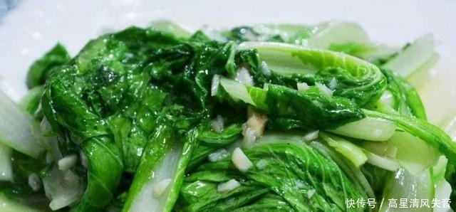 炒青菜怎么做才不发黑教你正确做法,翠绿又脆嫩,3窍门要牢记