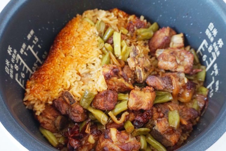秋季的花样美食，家常豆角排骨饭，饭菜一锅出，省时省力