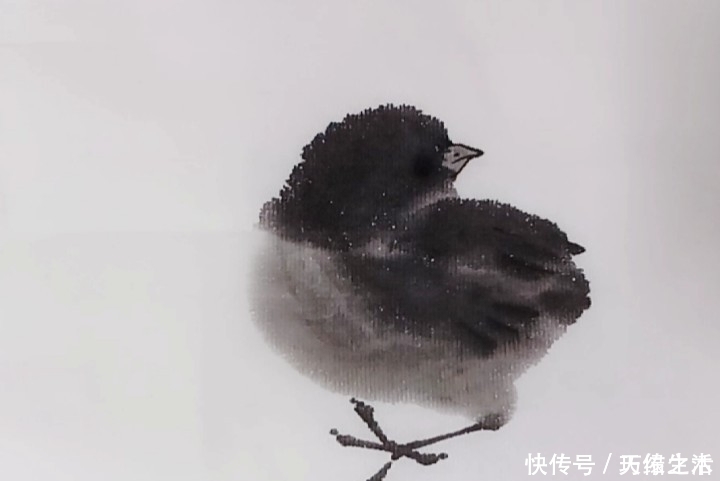 笔尖$国画写意(向右扭头的小鸡仔)画家用笔精湛,简单几笔,生动形象