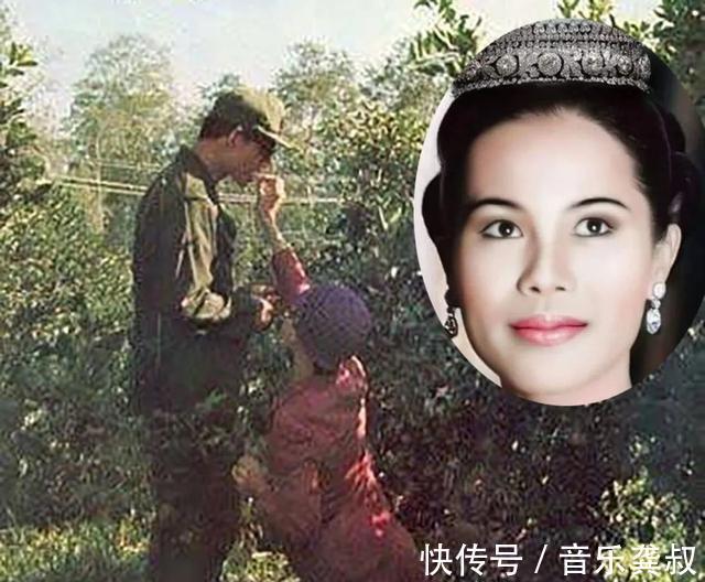 丈夫#诗丽吉“刮宫”治疗后,对普密蓬献花跪下认错,小小举动大有深意