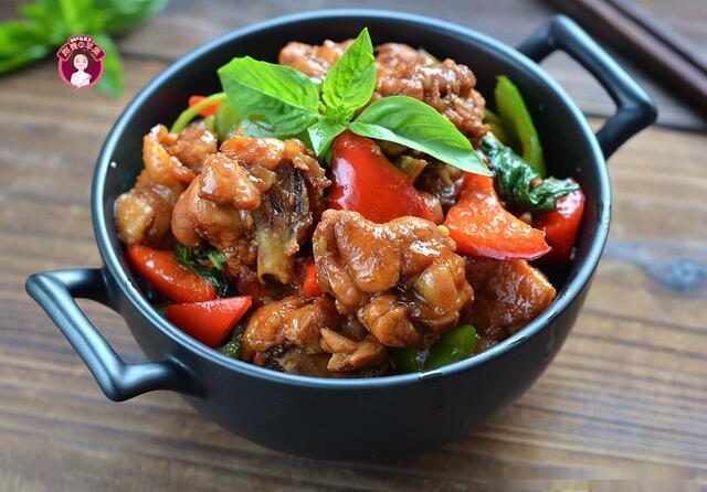 台式三杯鸡的家常做法,后悔没早几年做,1斤多鸡腿一扫而光