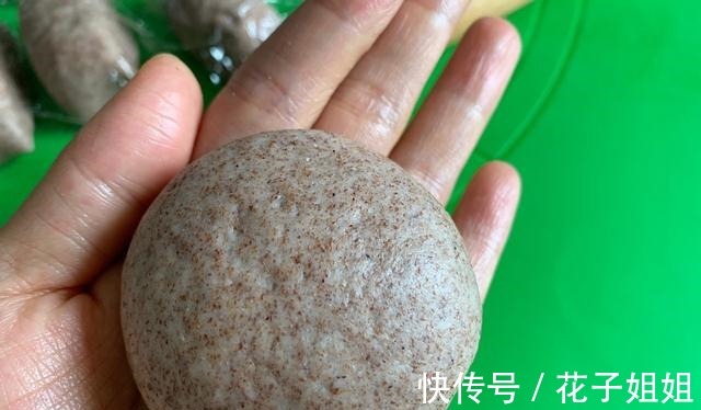 形状|自制豆沙包,还是香菇形状的,可爱又营养!