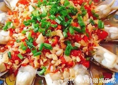 火红的嫩肉和诱人的香味撩拨食欲,尝一口,松软的肉,弹性十足