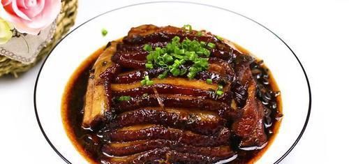  扣肉学会这样做，五星级大厨都称赞，做法正宗，吃起来一点不油腻