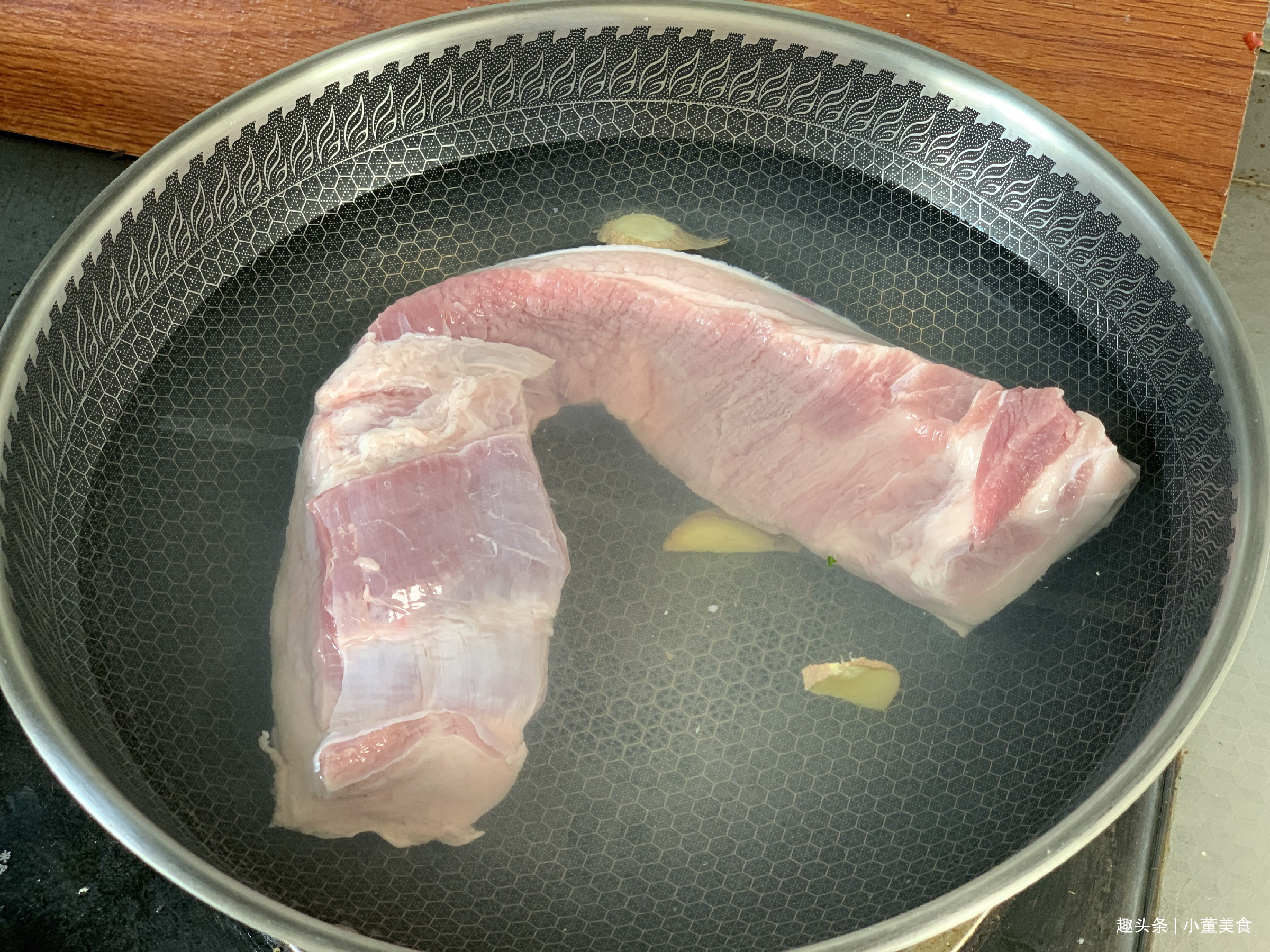 正宗扣肉的家常做法,掌握好技巧其实也不难,肥而不腻,全家爱吃