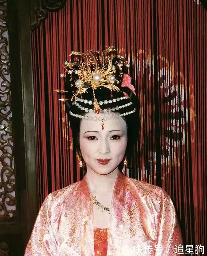 秦可卿$贾蓉有多恨秦可卿?张太医诊病期间,贾蓉三句话暴露出他的本性