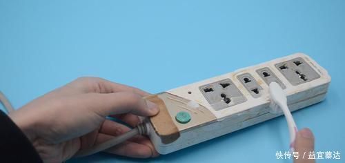 线板|不管插线板有多脏,教你一招,不用一滴水,插线板跟新的一样干净