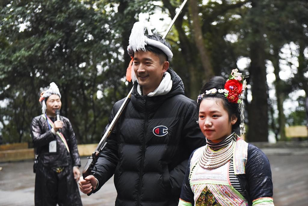 中国|中国唯一合法拥有枪支的部落，男人有3件宝物，其中1个在头顶