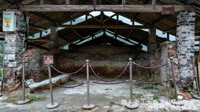 康熙年间|曾经清朝富甲一方，现如今却衰败没落，一座长在山中神秘的古村落