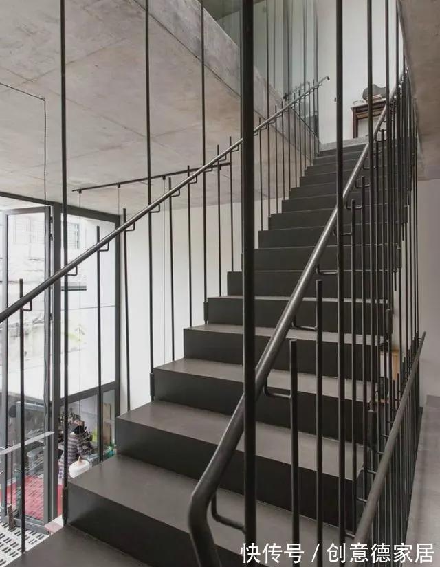 别墅|60后退休夫妻的：336㎡水泥别墅，全屋“赤贫风”，这叫有钱又闲