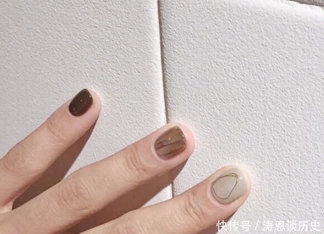 最近流行“秋冬＋气质美甲”，款款自带滤镜，直男看了都心动！