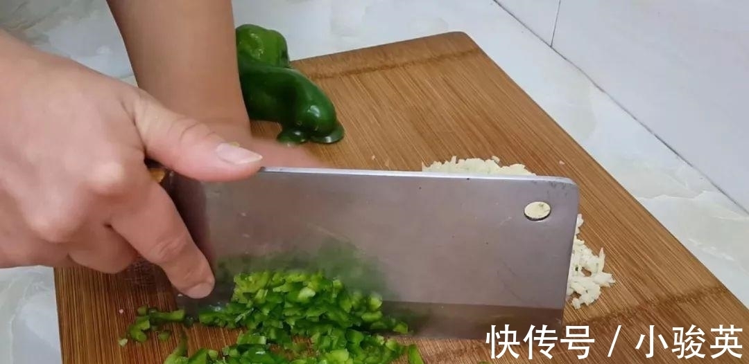 手不沾面|面粉新吃法, 手不沾面, 比油条做法简单, 比馅饼好吃, 越吃越想吃