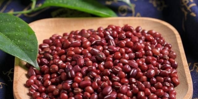 我家红豆从不熬粥喝,加一碗糯米粉,简单一做,香甜软糯,特好吃