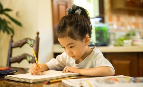 小宝|幼儿超前认字的危害，等孩子上二年级才真正爆发，能晚一年晚一年