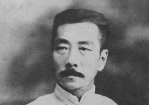 鲁迅|郭沫若骂鲁迅:衣冠禽兽,鲁迅回了14个字,郭沫若哑口无言