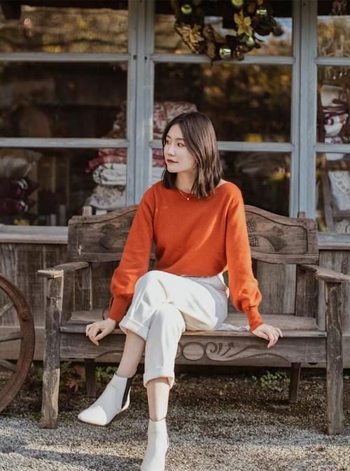 毛衣下面别穿阔腿裤，今年“毛衣+直筒裤”正流行，小个子也适合