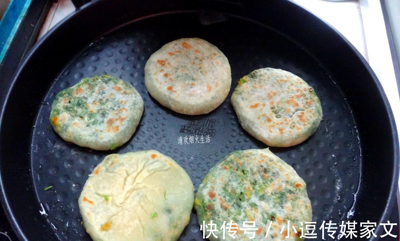 面团|用它做素馅饼特别香，做法不难，皮薄馅多，饼松软，全家都喜欢吃