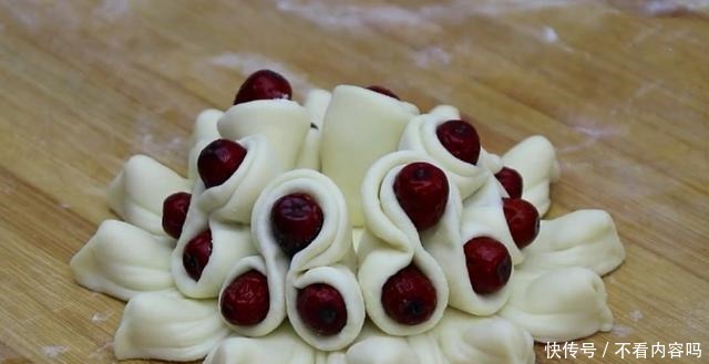 过年不能少了枣花馍，教你2种方法，一个比一个简单，好看又好吃