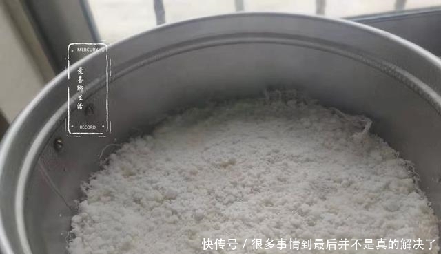 两勺糯米粉一把大红枣，做出夹心枣泥糕，香甜软糯，比面包还好吃